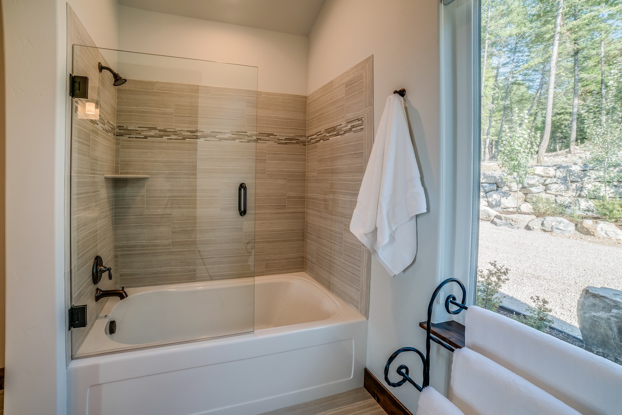 Shower & Tub Installation in Dunean
